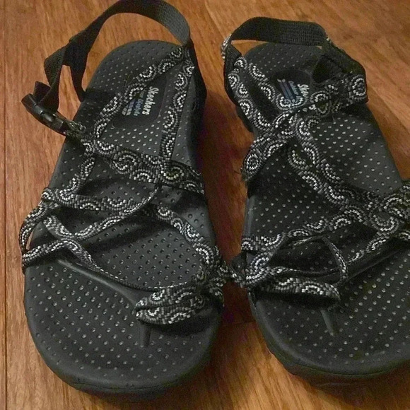 Skechers outdoor lifestyle women’s sandal - size 9 - black/white  -  buckle - Picture 2 of 9